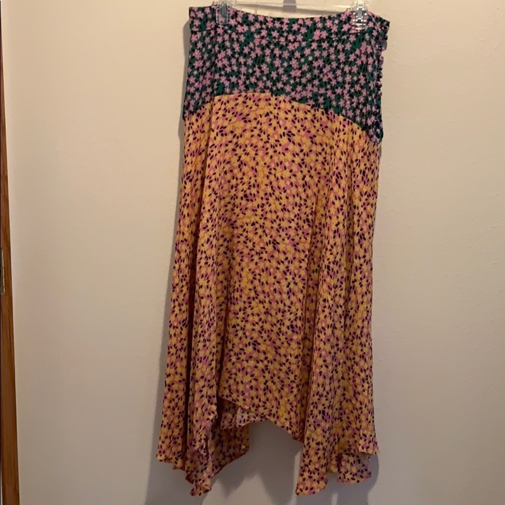 NWOT TOPSHOP mixed floral midi skirt. US size 10.